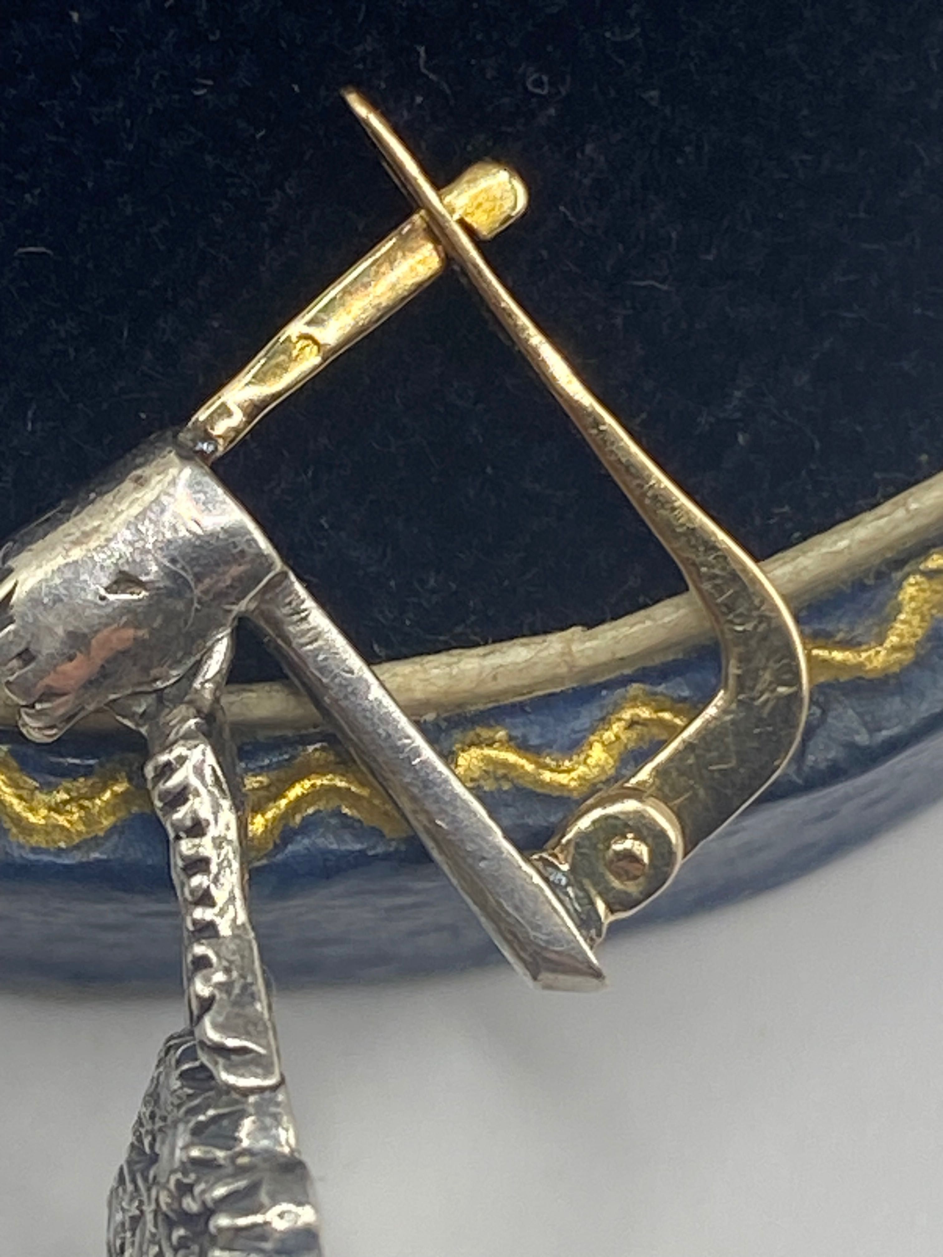 Par de brincos antigos em ouro e prata