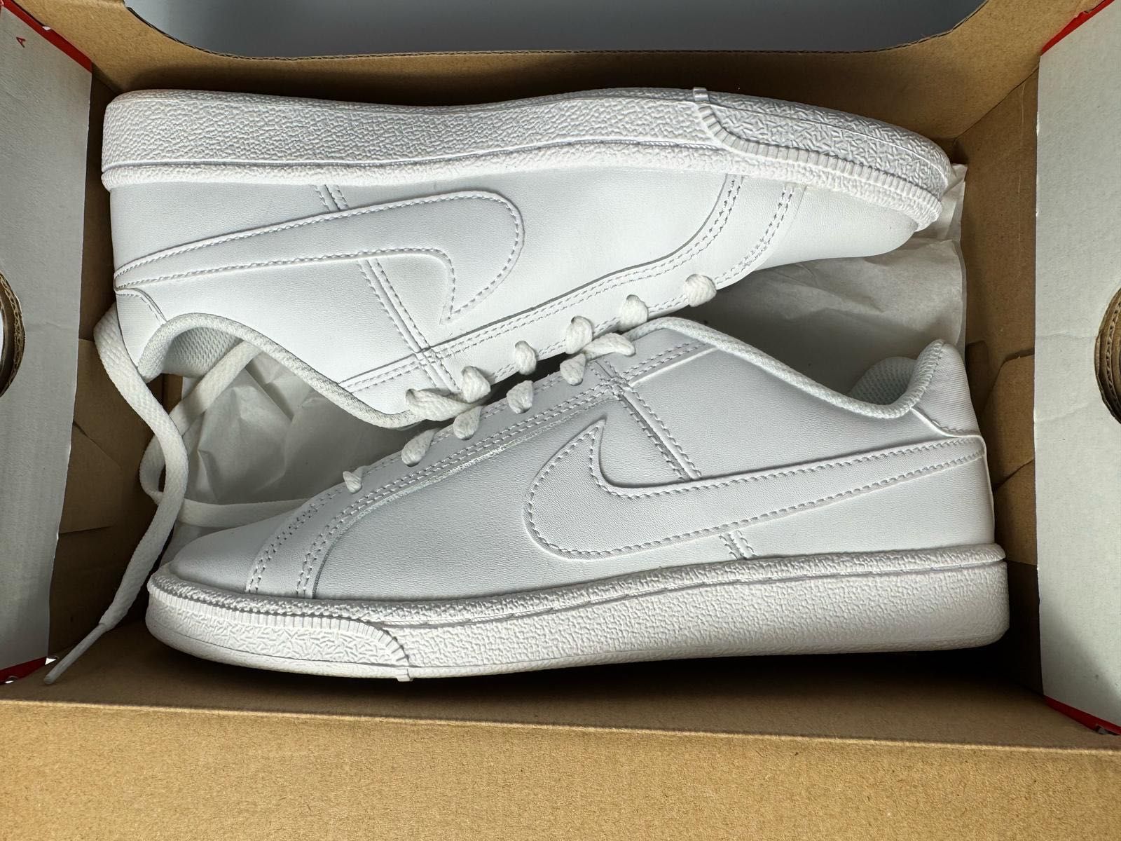 Nowe sneakersy damskie Nike Court Royale biale 37,5