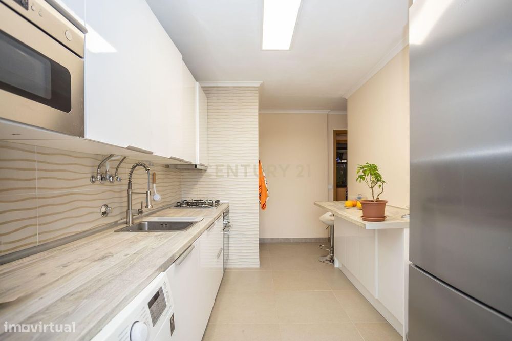 Apartamento T3 com Vista Panorâmica, no Monte da Caparica