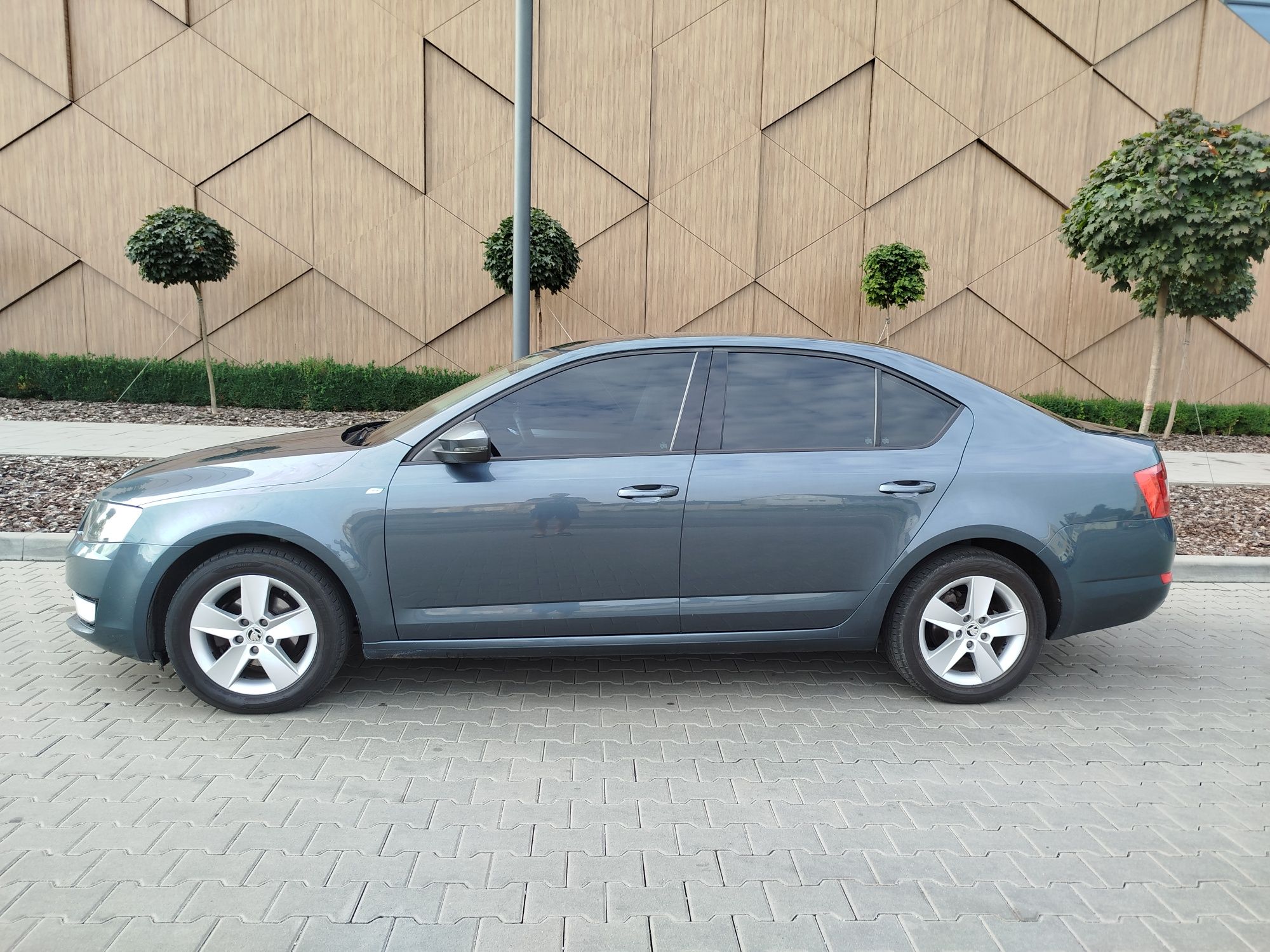 Шкода А7  1.6 tdi 2014