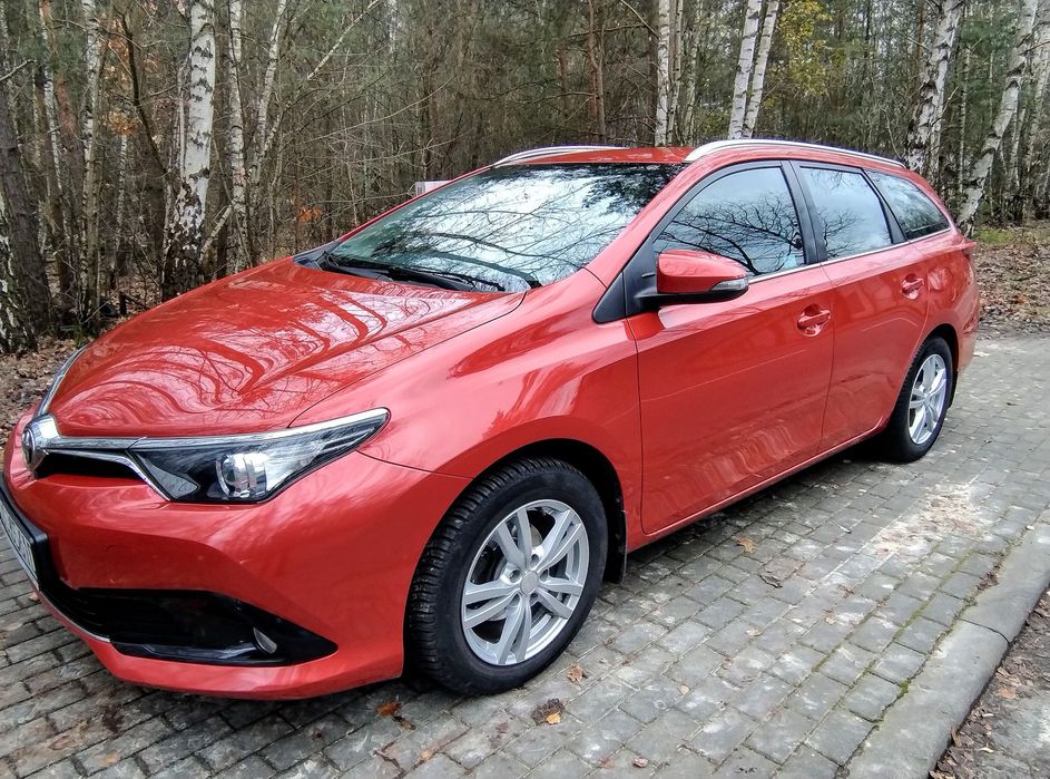 Toyota Auris Kombi. Krajowy. Po liftingu. Benzyna 1,6.