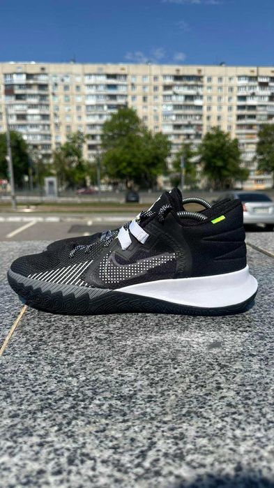 Nike Flytrap V [US 9.5|27.5 cm]