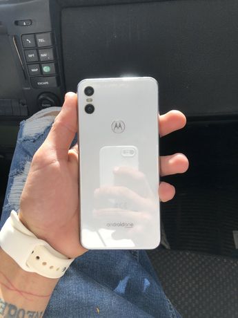 Motorola one com poucas marcas de uso