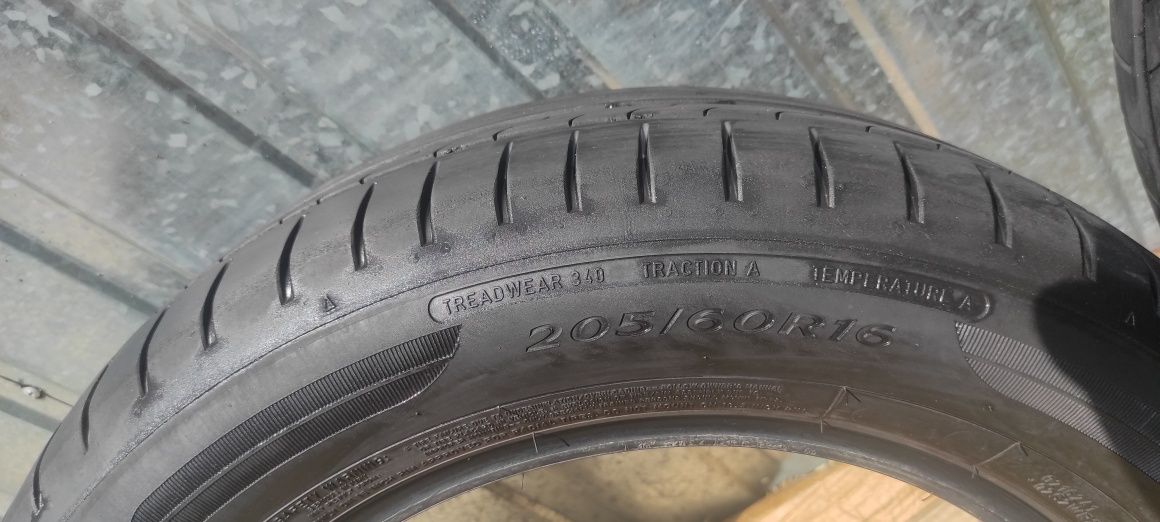 Sprzedam dwie opony 205 60R16 Dunlop jak  nowe!