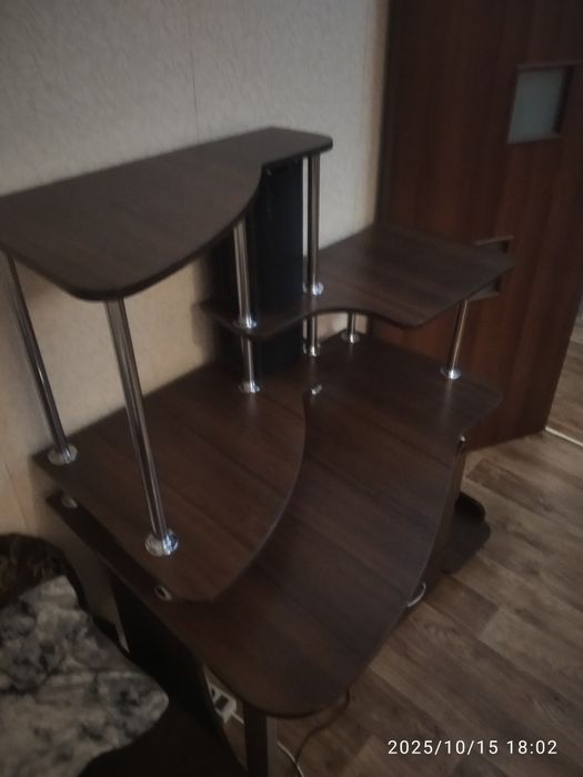 Стіл комп'ютерний, письмовий . Стол компьютерный, письменный. Парта