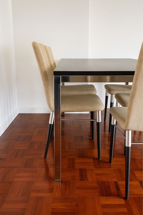 Mesa de jantar com 4 cadeiras