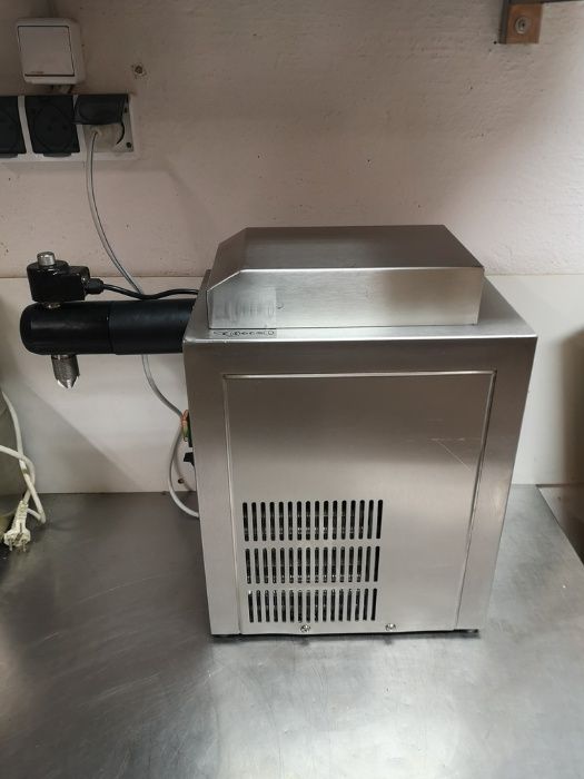 Automat , maszyna śmietaniarka do bitej śmietany Sanomat Euro Piccolo