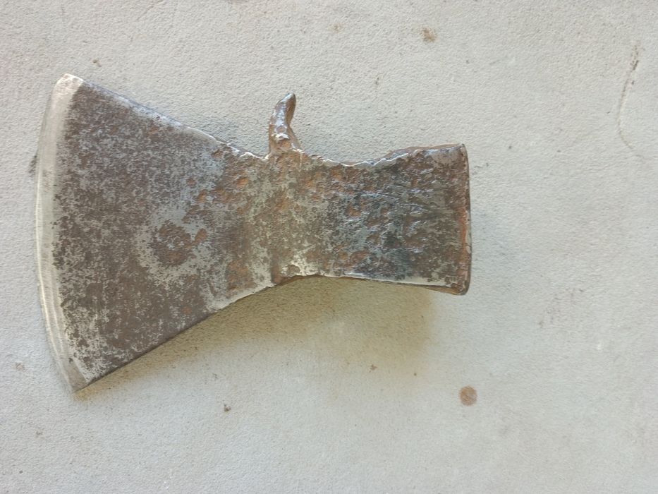 Сокира міцної ковки