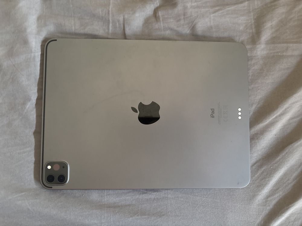 iPad Pro 11” 256GB (3ª Geração) + Apple Pencil — Excelente Estado