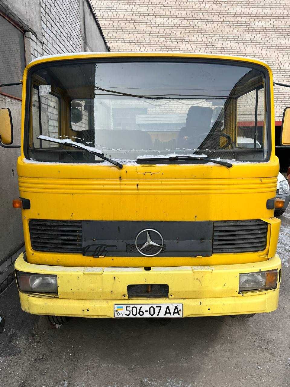 Mercedes-Benz 809 эвакуатор