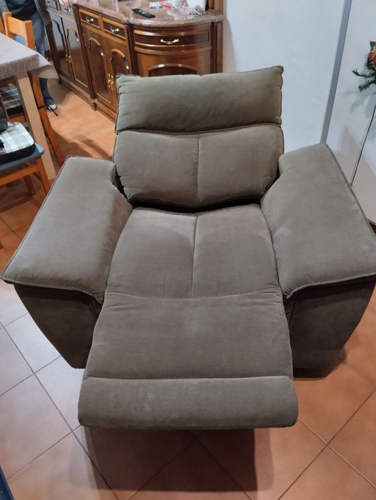 Vendo poltrona de esticar pernas