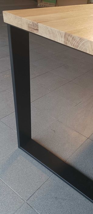 Stół – z blatem z naturalnego drewna, dąb klasyczny