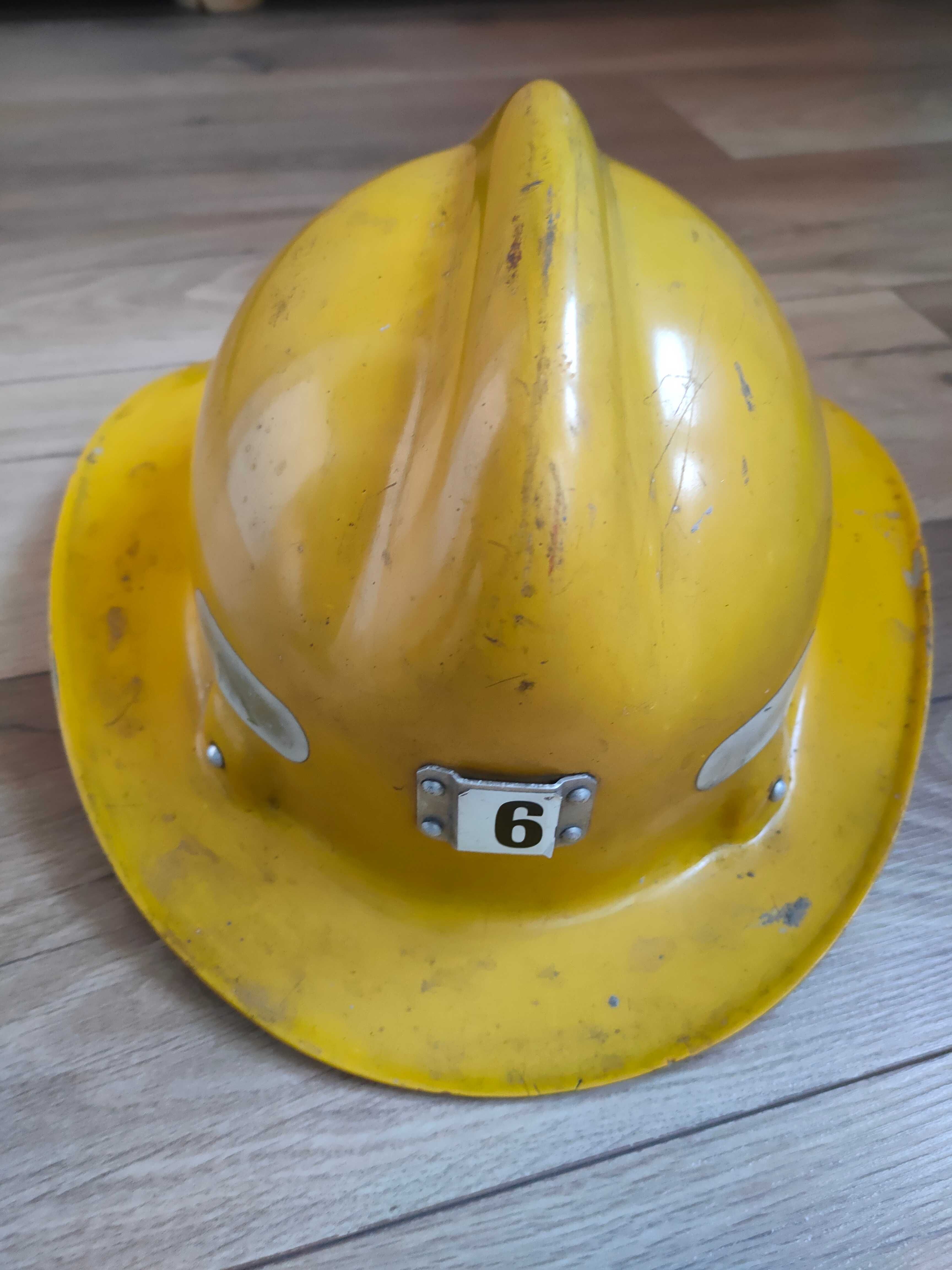 Stary kask strażacki