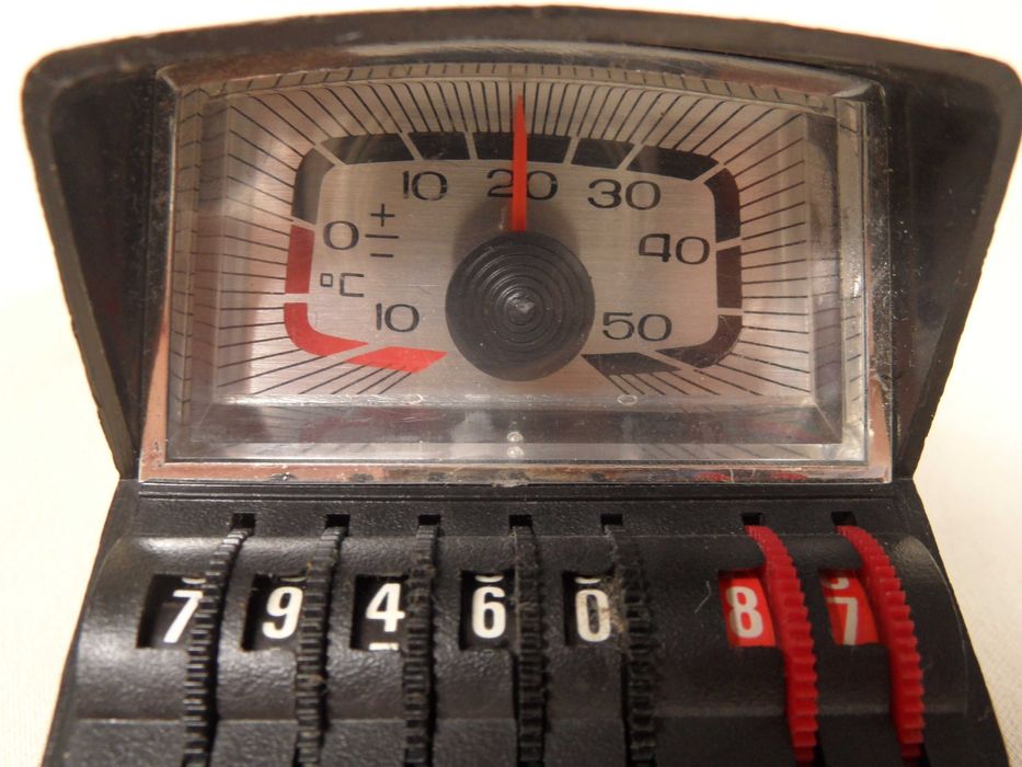 Licznik samochodowy z PRL-u