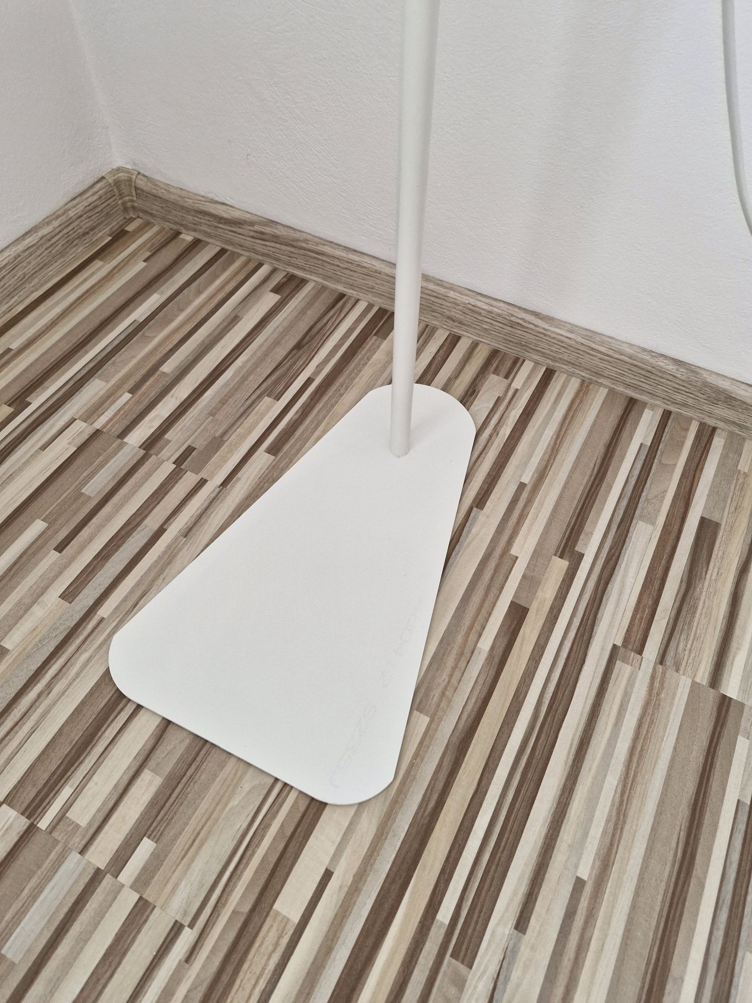 Lampa wolno stojąca