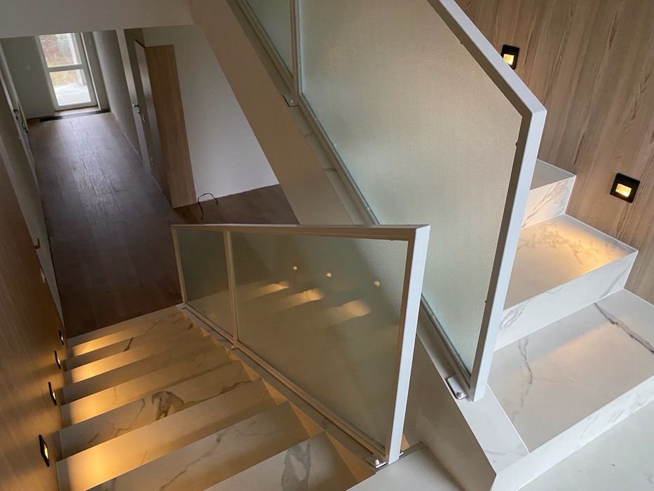 Сходи. Виготовлення сходів на замовлення.