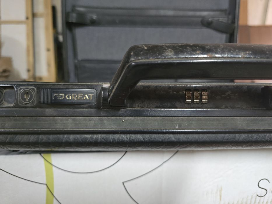 Sprzedam męski neseser z zamknięciem