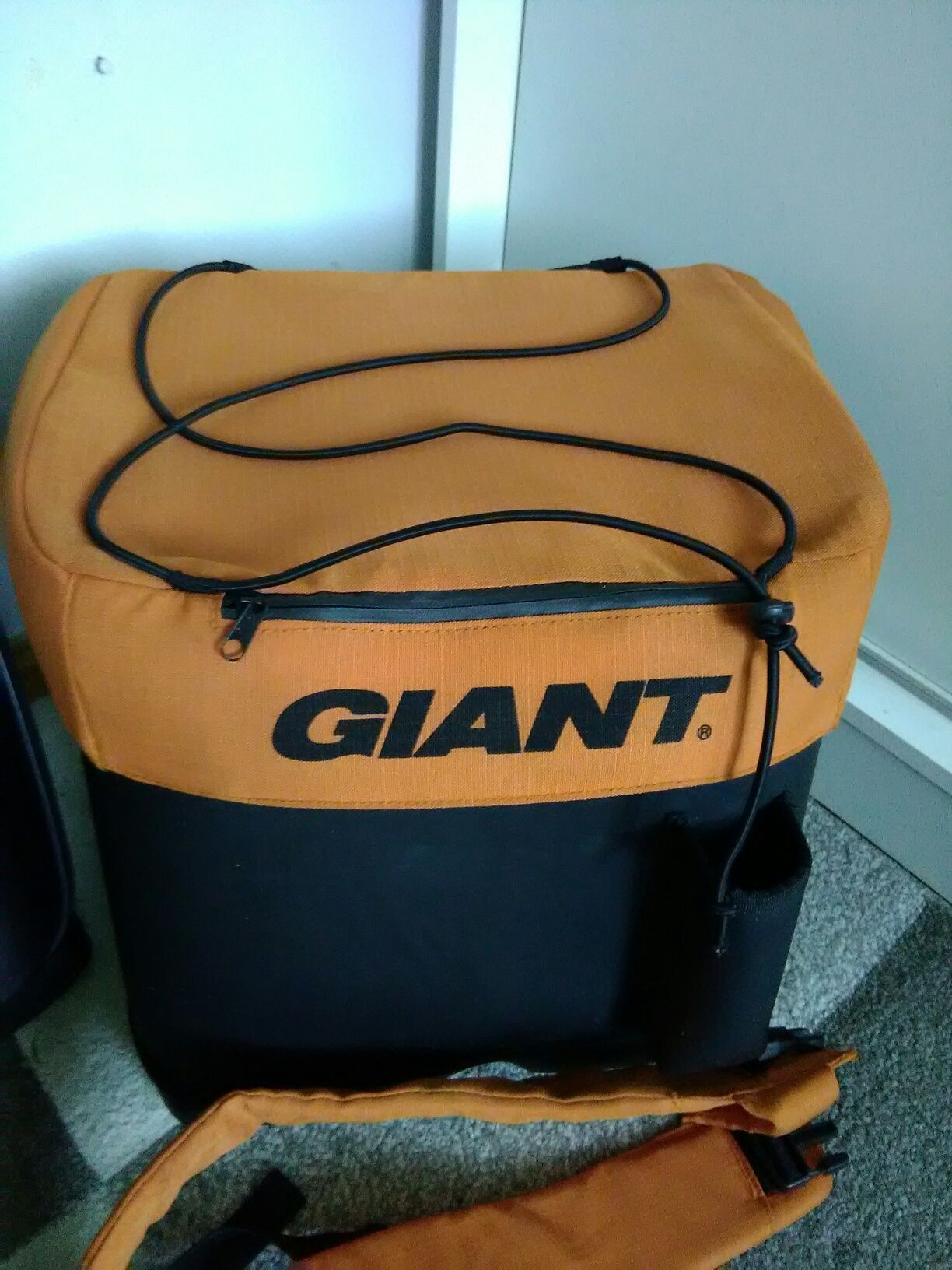 Plecak GIANT do transportu sprzętu wspinaczkowego.