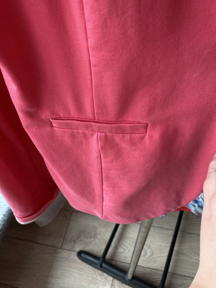 Трикотажний рожевий піджак
