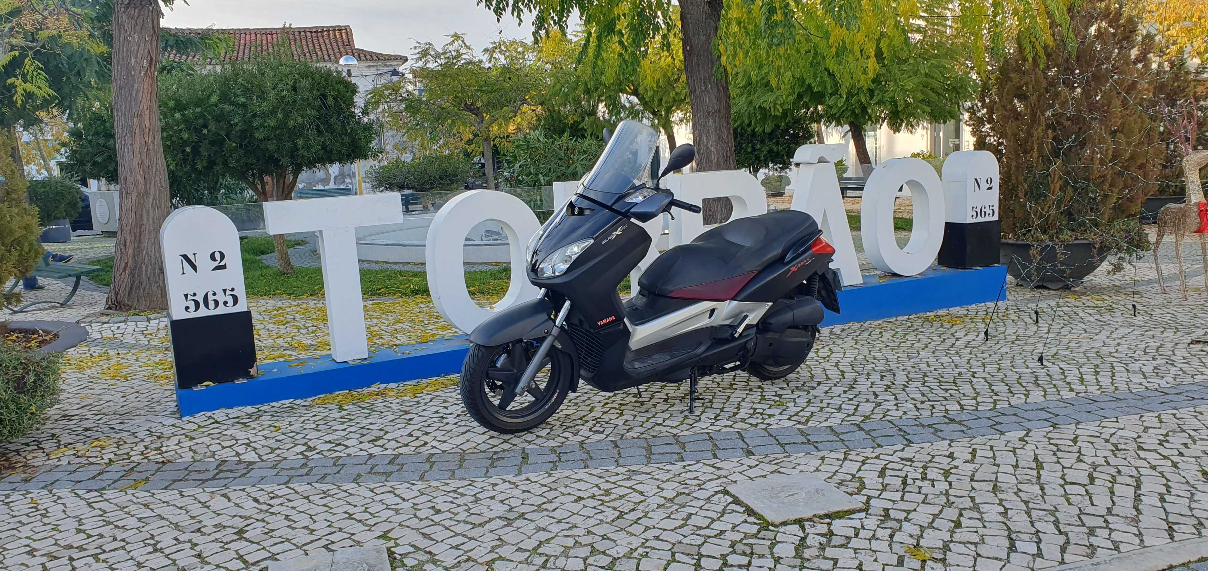 Yamaha XMAX 125 black max