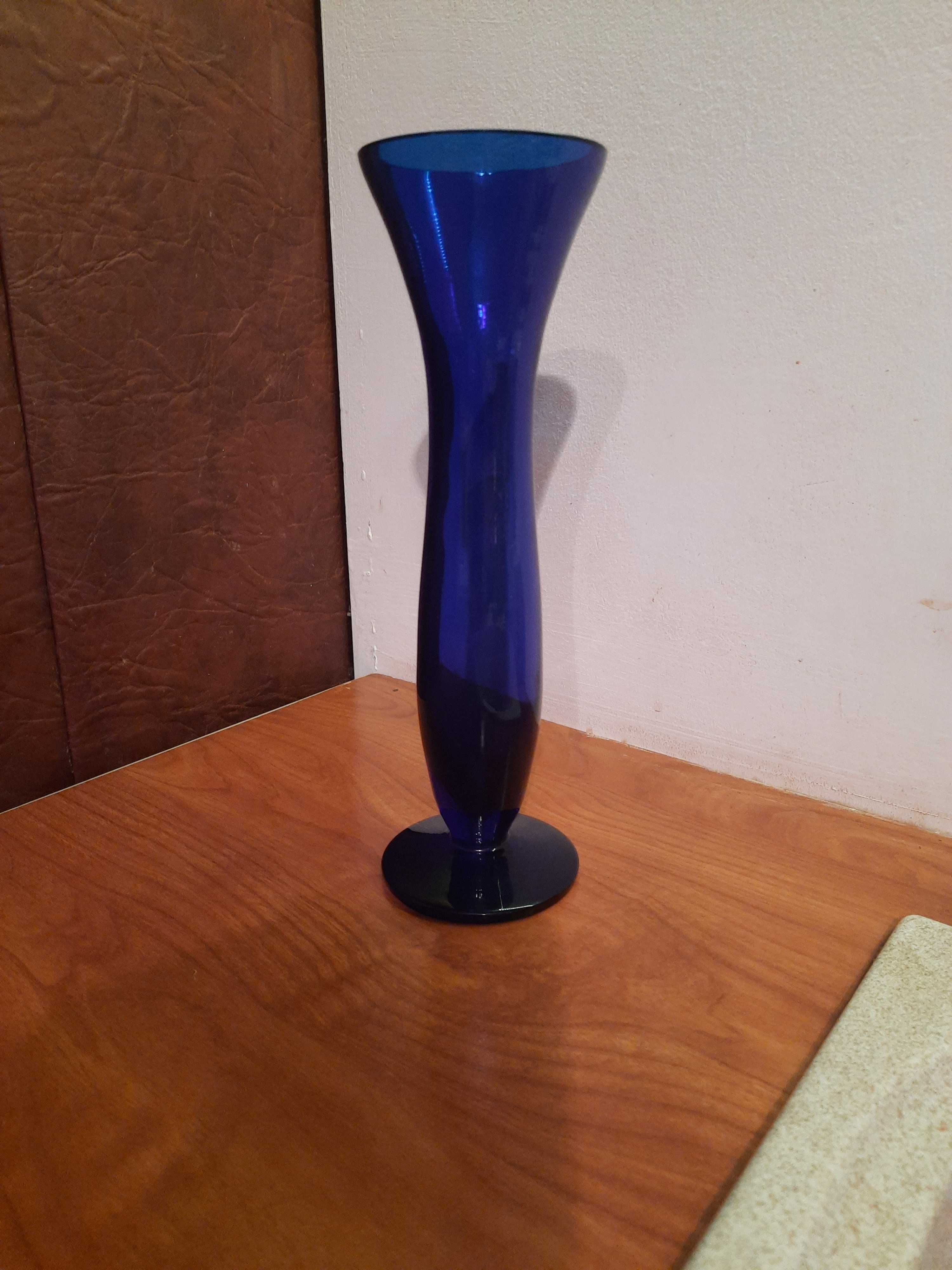 kobaltowy wazon wazonik