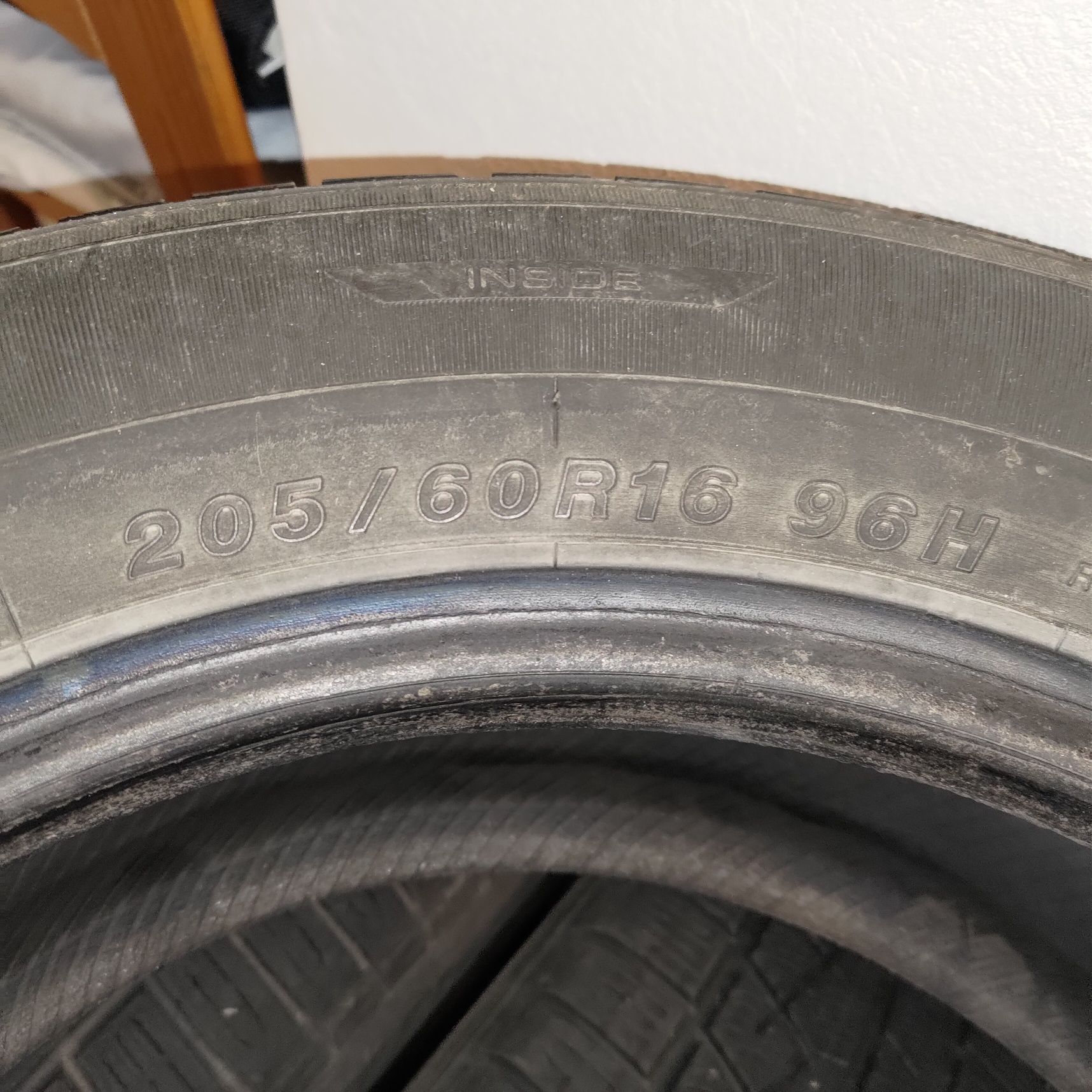 Yokohama 205/60 R16 zimowe