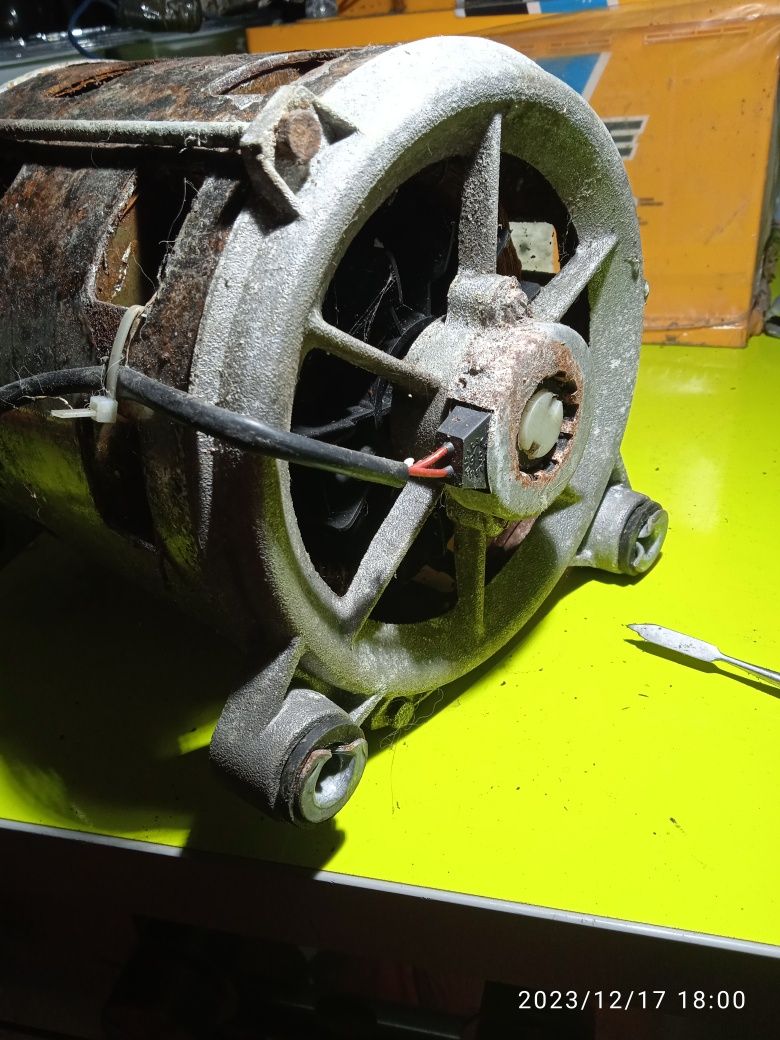 Электрический двигатель от стиральной машины