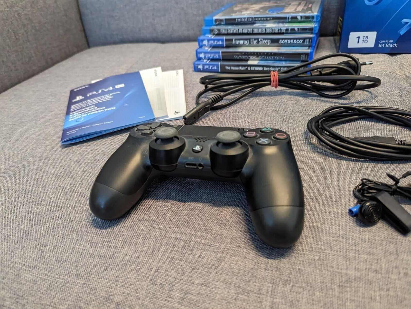 Playstation 4 Pro 1TB + 3 gry + 2 filmy w bardzo dobrym stanie
