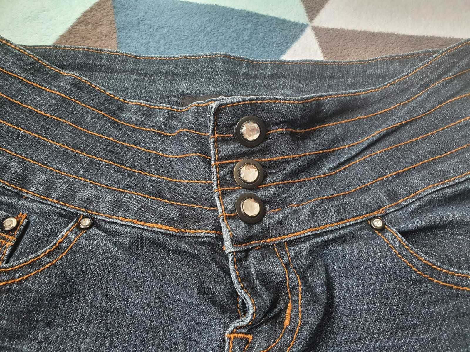 Krótkie spodenki jeansowe M