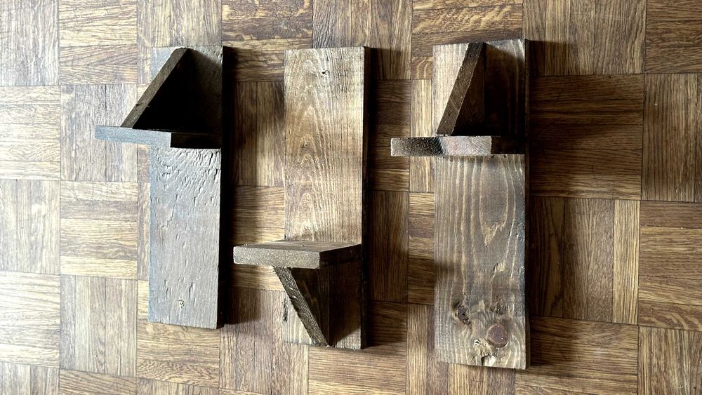 Drewniane półki wiszące rustykalne