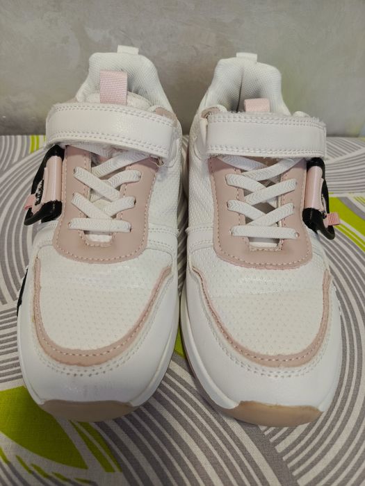 Кросівки 36 розмір дівчинка б/у