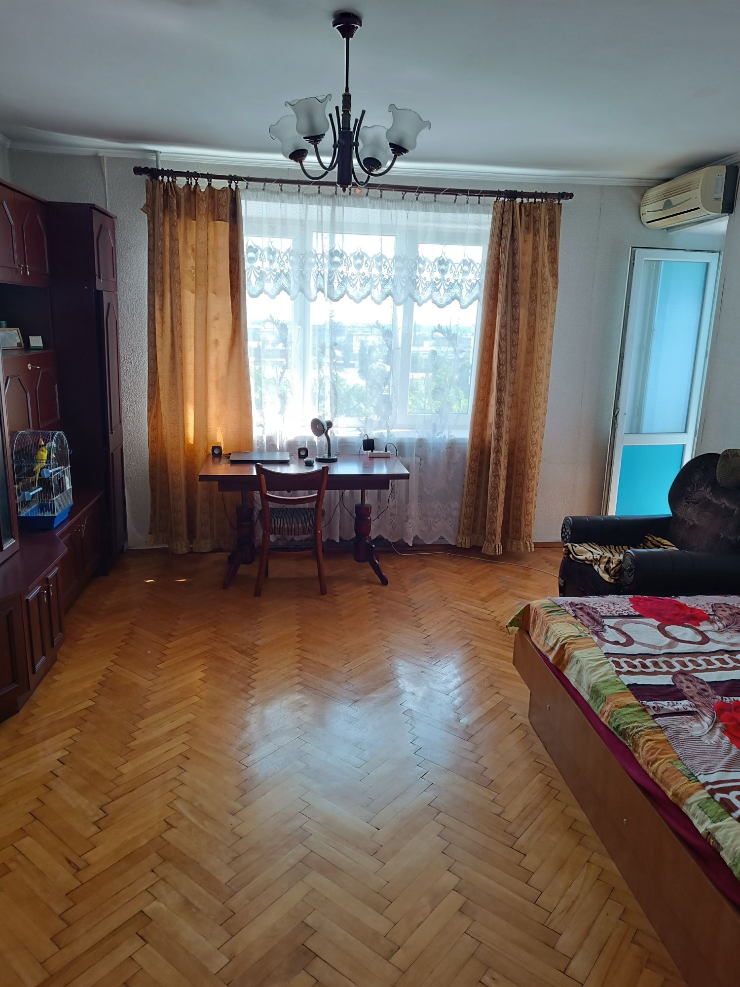 Продаю 2 комн квартира Центр( р-н старого  ЖД вокзала)