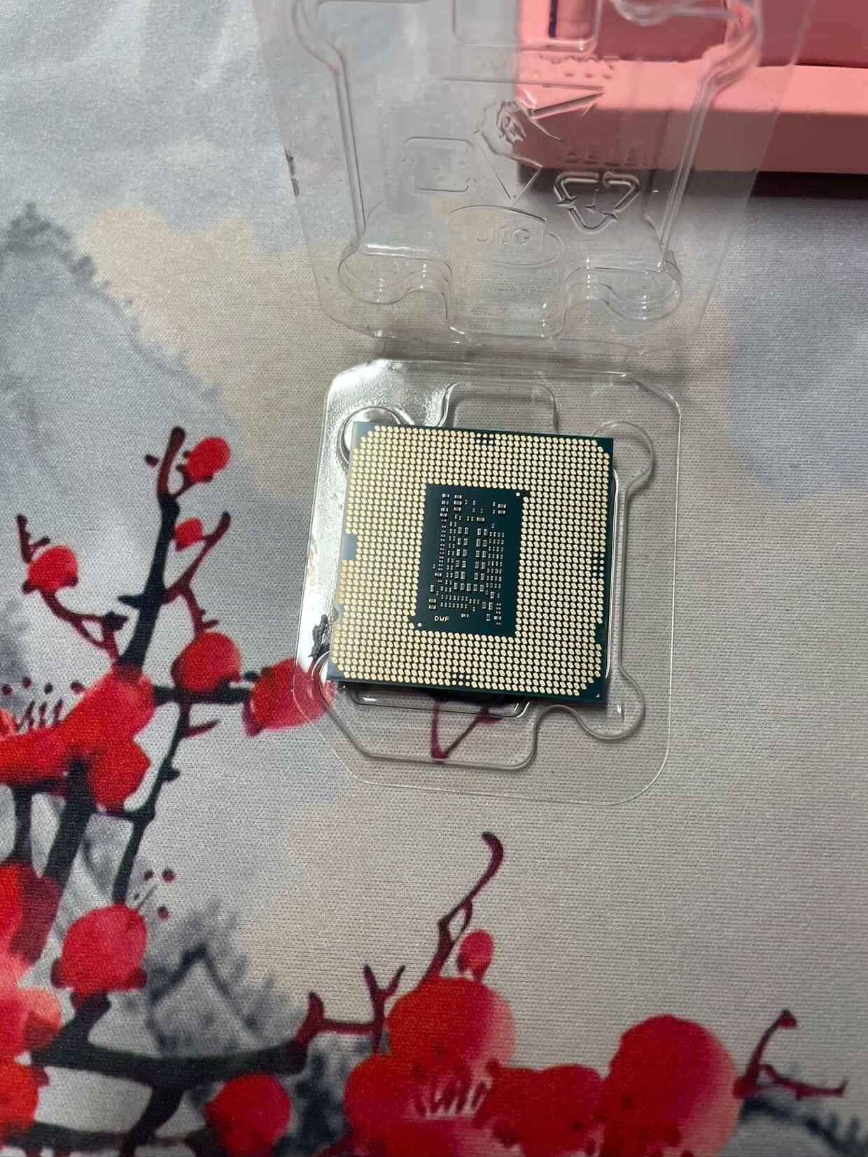 Процесор Intel Core i3-10100F + куллер.