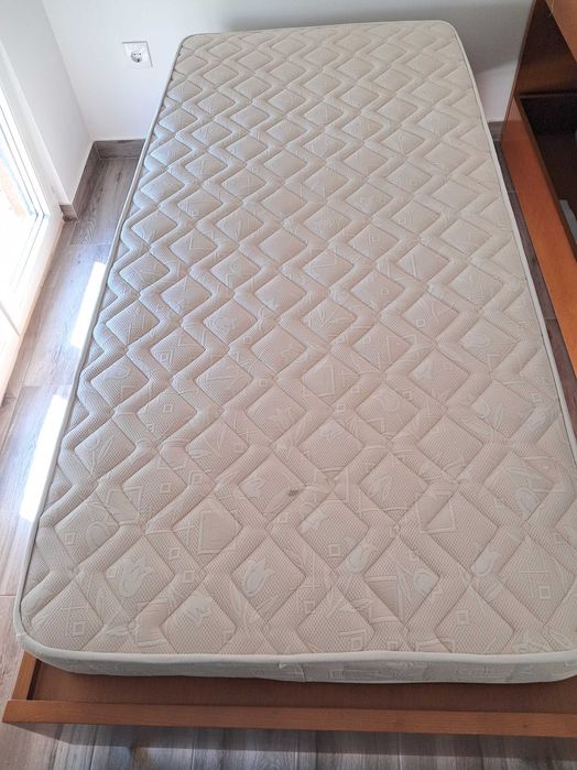 Colchões de molas em bom estado