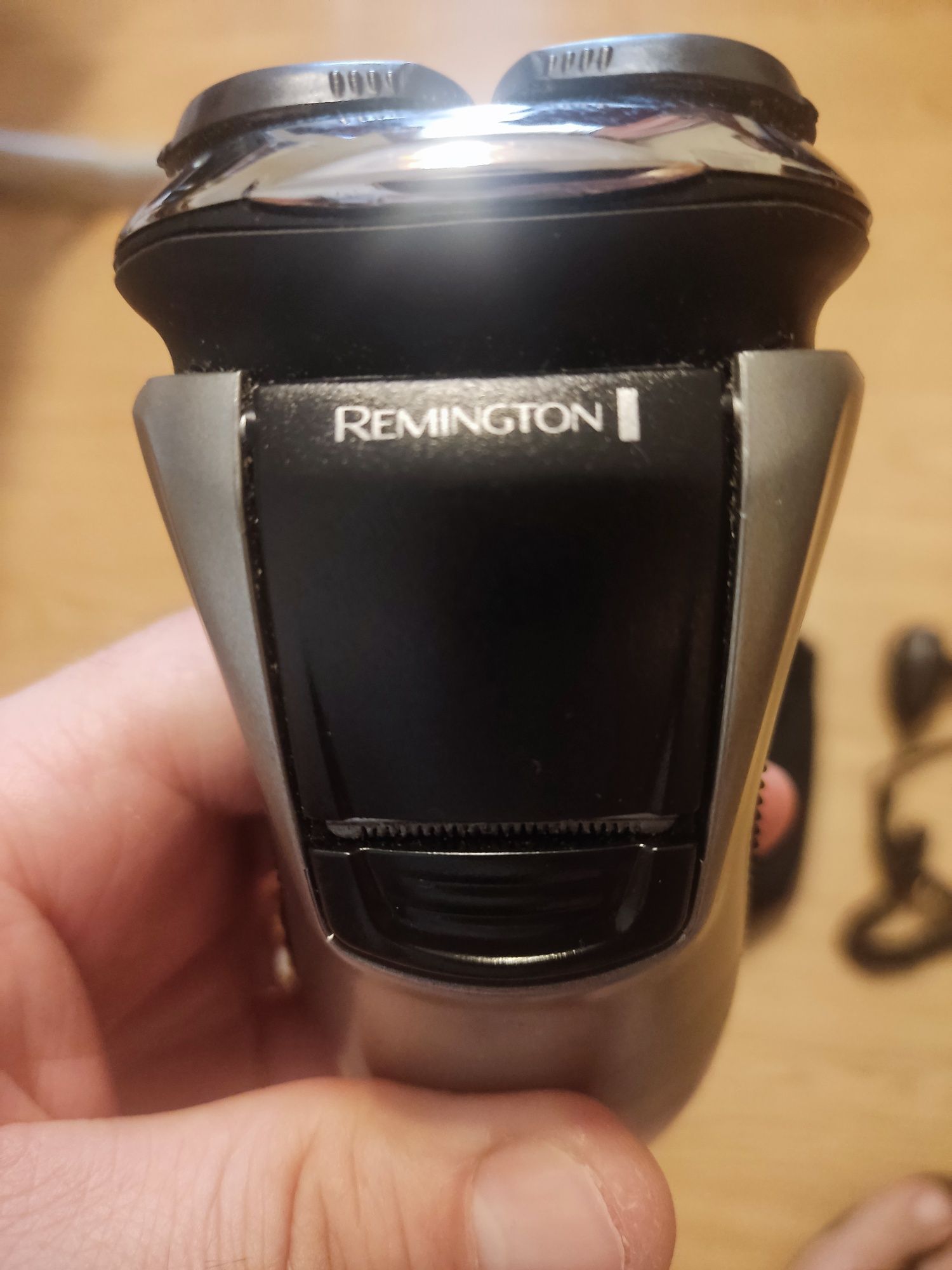 Máquina de barbear Remington digital - excelente estado