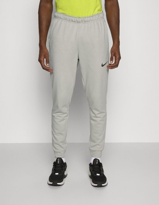 Spodnie dresowe Nike Taper r. M