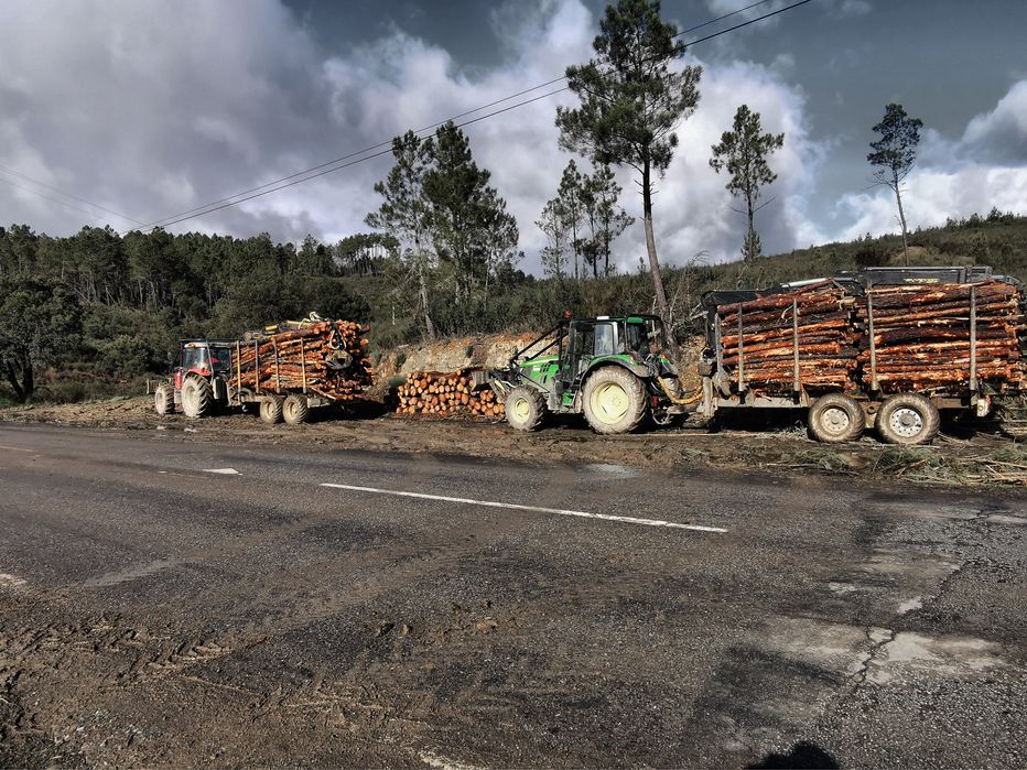 MF 5455 & JD 6125M Florestal