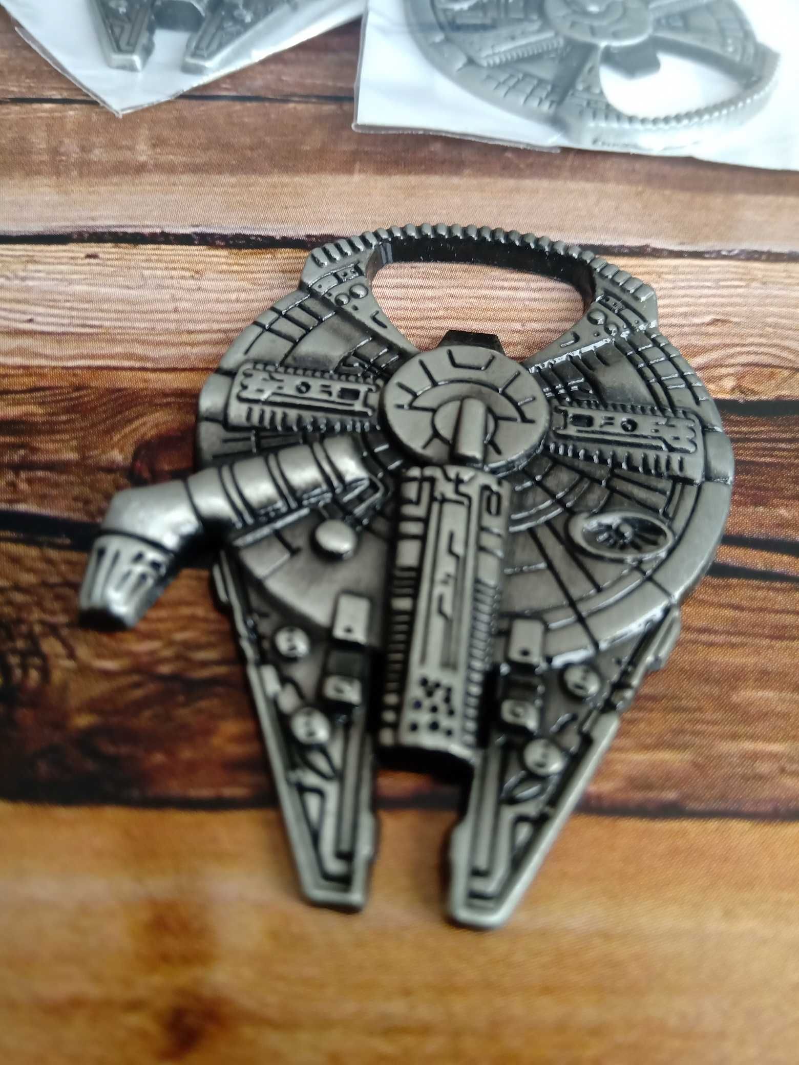 Star Wars - Sokół Millenium. Otwieracz, super!