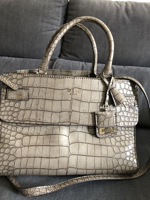 Mala Tiracolo Guess Cinzenta