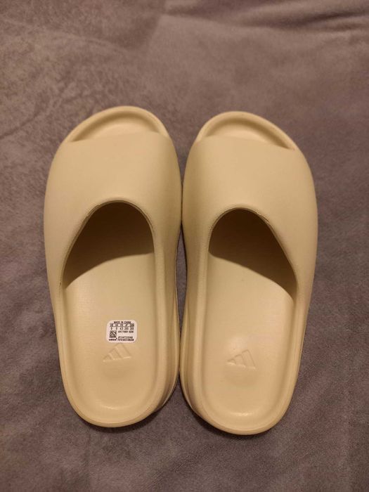 Klapki YEEZY slide BONE