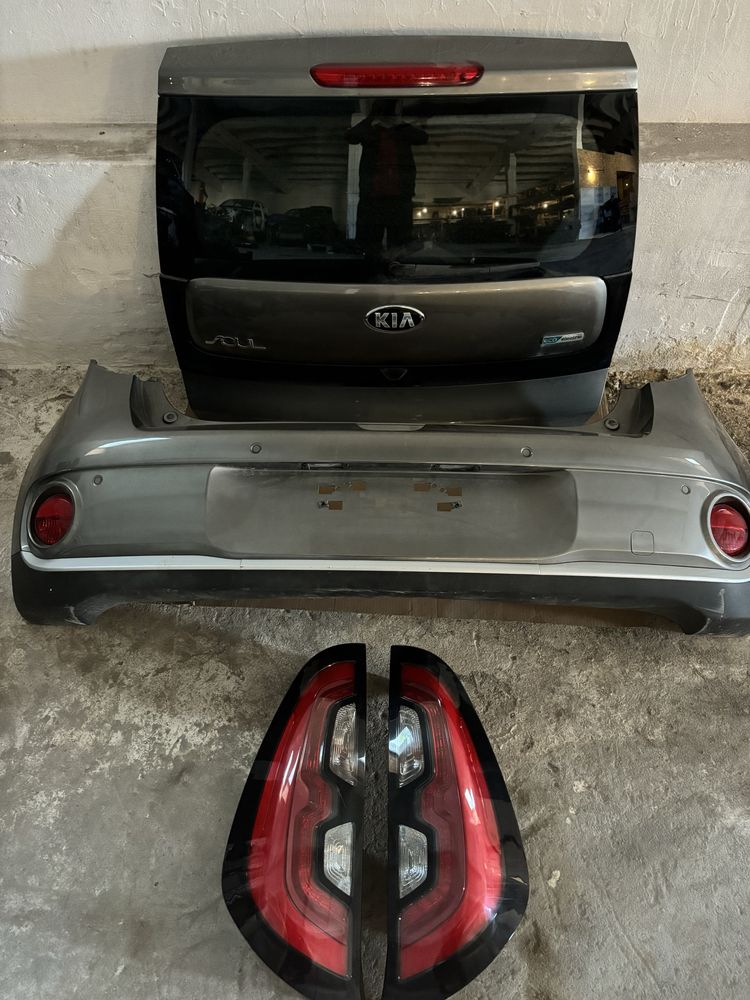 Кришка багажника ляда бампер ліхтар Kia Soul Ev колір IM (комплект)