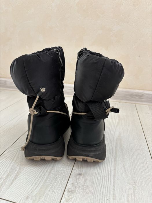 Продам зимові чоботи сапоги взуття черевики дутики дівчинка 35 р