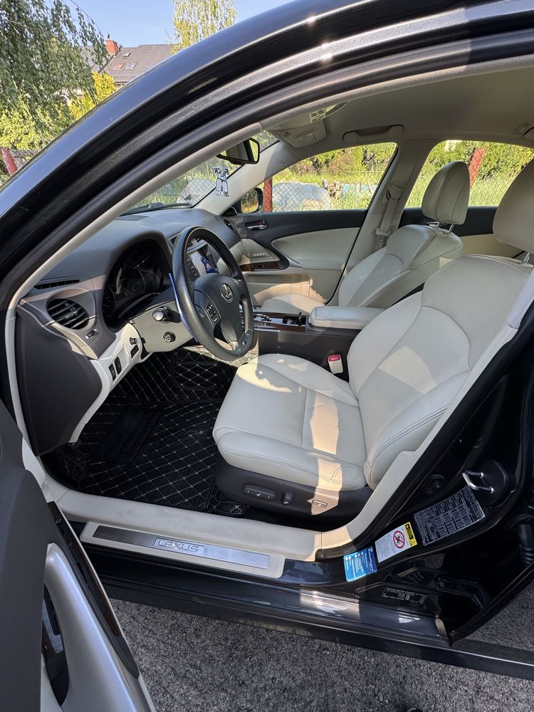 Lexus IS250 V6 F-Sport /Mark Levinson + Webasto