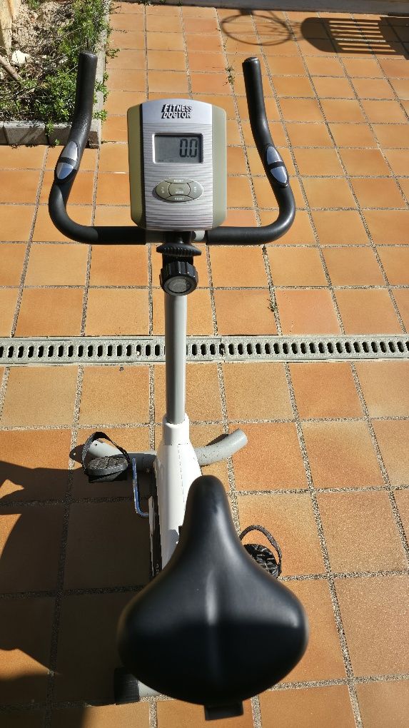Bicicleta Ergométrica Vertical Fitness Doctor em Ótimo Estado