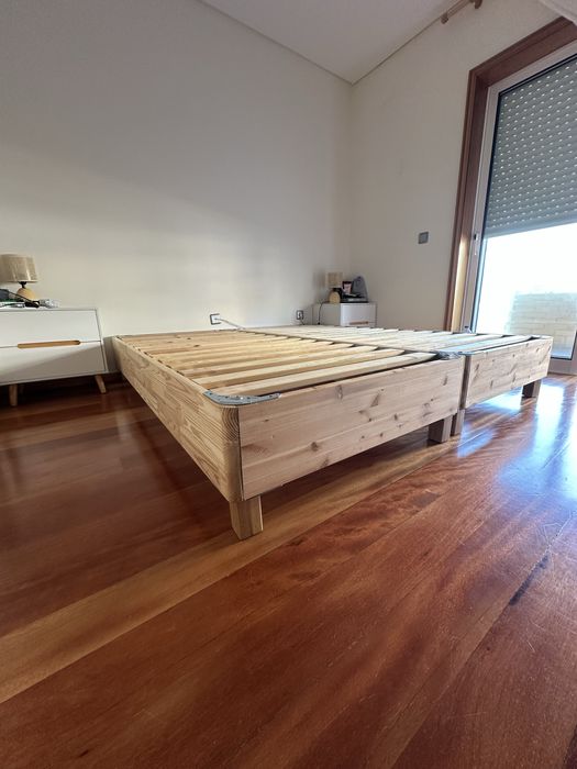 Estrado em perfeitas condiçoes 90x200 , 180x200 juntos