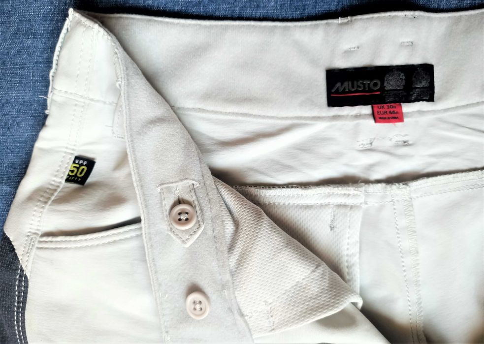 Spodnie pokładowe cargo Musto Evolution Performance UV Platinum r. 30R