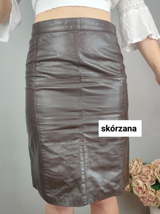 Skórzana brązowa prosta spódnica do kolan porządnie wykonana ze skóry