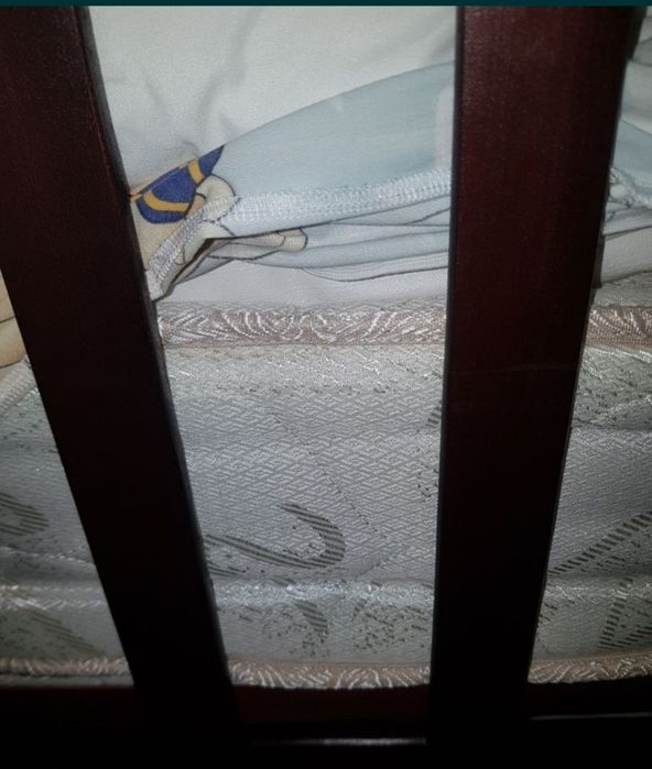 Детская кроватка с ящиком + матрас+ одеяло+ постельное 2 комплекта