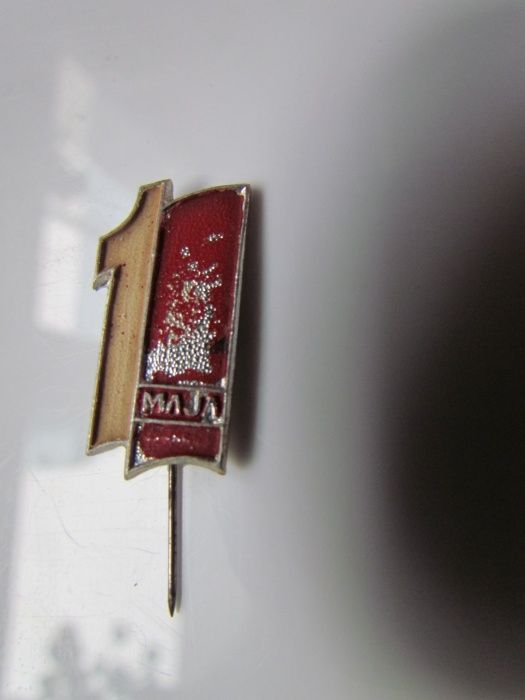 Przypinka 1 MAJA Wpinka Przywieszka metalowa emalia Święto pracy