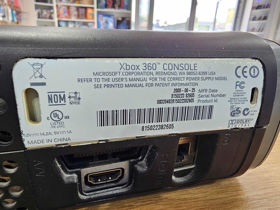 Konsola Xbox 360 z dyskiem i zasilaczem